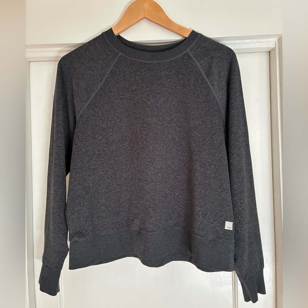 Vuori Women’s Long sleeve Halo Crew Charcoal Heather Crewneck Sweater-S